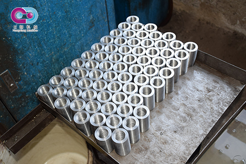 直螺纹钢筋套筒进行包装(5)